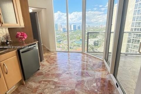 Condominio en venta en Sunny Isles Beach, Florida, 2 dormitorios, 135.36 m2 № 1938810 - foto 9