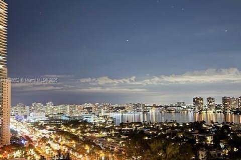 Condominio en venta en Sunny Isles Beach, Florida, 2 dormitorios, 135.36 m2 № 1938810 - foto 22