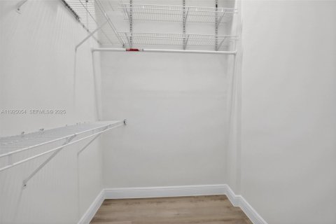 Casa en venta en Pembroke Pines, Florida, 4 dormitorios, 227.05 m2 № 1984177 - foto 21