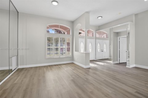 Casa en venta en Pembroke Pines, Florida, 4 dormitorios, 227.05 m2 № 1984177 - foto 5