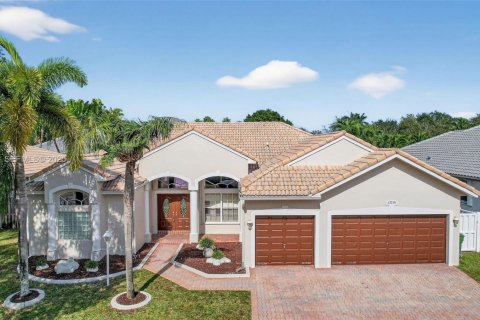 Casa en venta en Pembroke Pines, Florida, 4 dormitorios, 227.05 m2 № 1984177 - foto 1