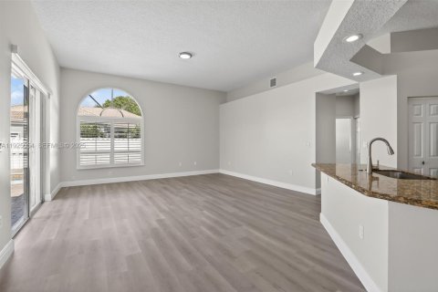 Casa en venta en Pembroke Pines, Florida, 4 dormitorios, 227.05 m2 № 1984177 - foto 7