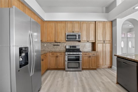 Casa en venta en Pembroke Pines, Florida, 4 dormitorios, 227.05 m2 № 1984177 - foto 11