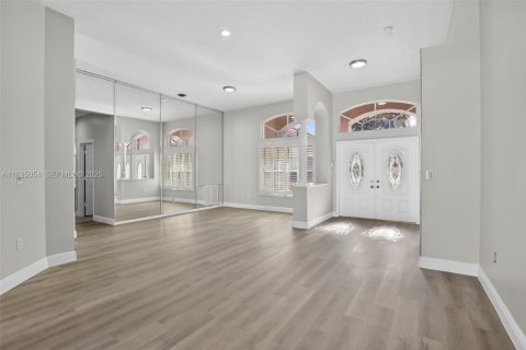 Casa en venta en Pembroke Pines, Florida, 4 dormitorios, 227.05 m2 № 1984177 - foto 4