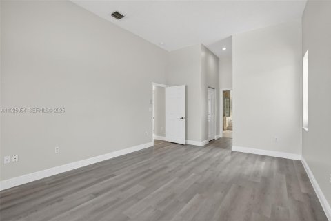 Casa en venta en Pembroke Pines, Florida, 4 dormitorios, 227.05 m2 № 1984177 - foto 15