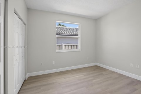 Casa en venta en Pembroke Pines, Florida, 4 dormitorios, 227.05 m2 № 1984177 - foto 28