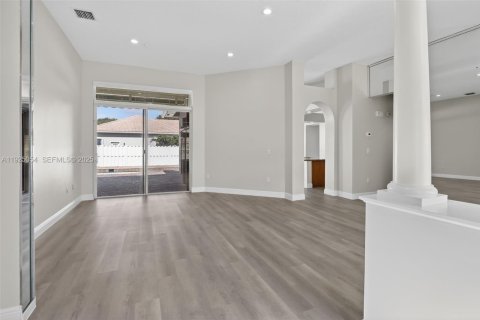 Casa en venta en Pembroke Pines, Florida, 4 dormitorios, 227.05 m2 № 1984177 - foto 2
