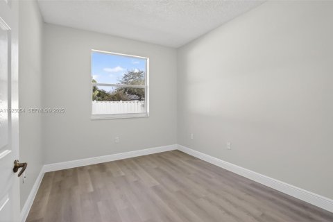 Casa en venta en Pembroke Pines, Florida, 4 dormitorios, 227.05 m2 № 1984177 - foto 26