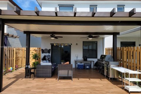 Снять в аренду таунхаус в Хомстед, Флорида 4 спальни, 179.86м2, № 1983096 - фото 9