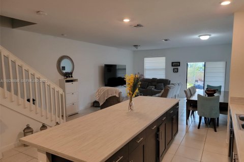 Снять в аренду таунхаус в Хомстед, Флорида 4 спальни, 179.86м2, № 1983096 - фото 4