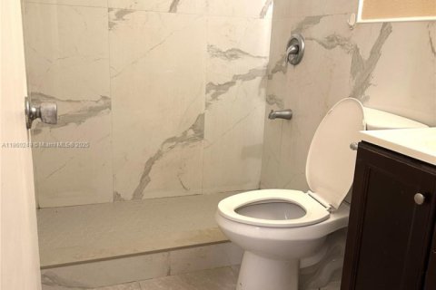Propiedad comercial en venta en Pompano Beach, Florida № 1892053 - foto 10