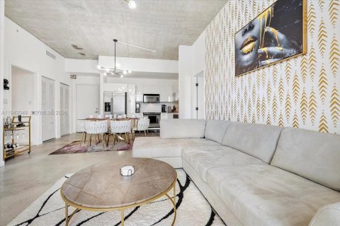 Condo in Miami, Florida, 2 bedrooms № 2000059 - photo 3
