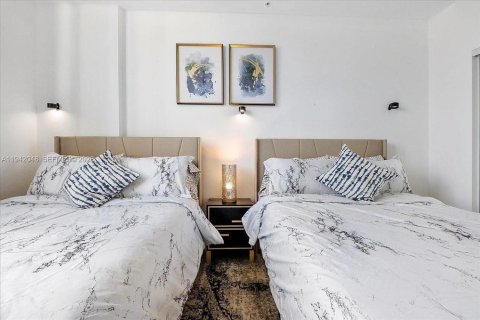 Condo in Miami, Florida, 2 bedrooms № 2000059 - photo 12