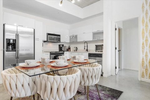 Condo in Miami, Florida, 2 bedrooms № 2000059 - photo 7