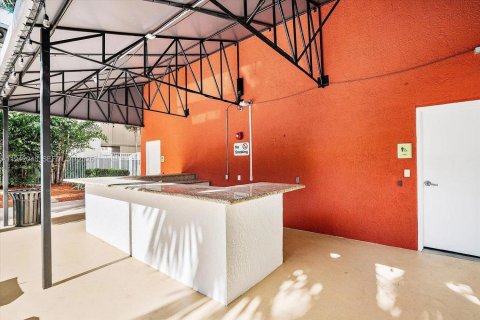 Condo in Miami, Florida, 2 bedrooms № 2000059 - photo 29