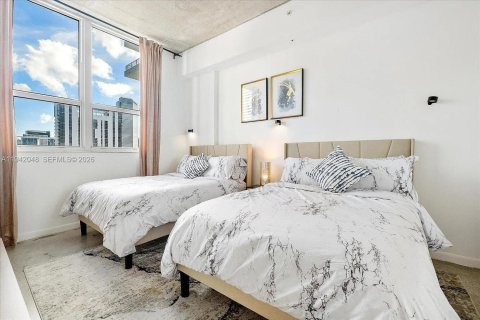 Condo in Miami, Florida, 2 bedrooms № 2000059 - photo 13