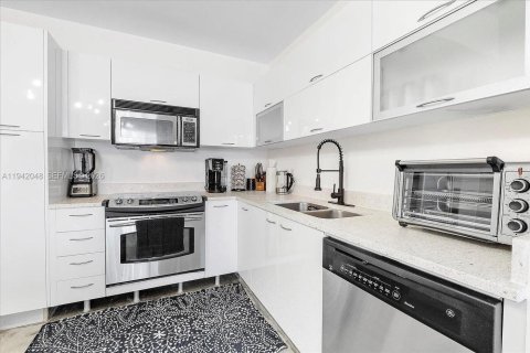 Condo in Miami, Florida, 2 bedrooms № 2000059 - photo 5