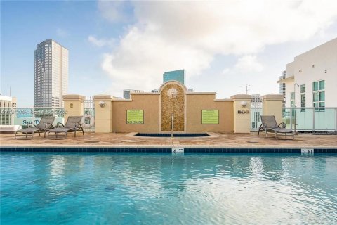 Condo in Miami, Florida, 2 bedrooms № 2000059 - photo 23