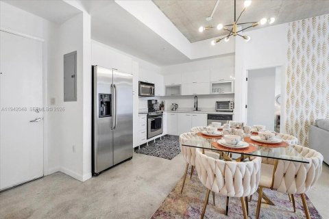 Condo in Miami, Florida, 2 bedrooms № 2000059 - photo 6