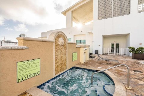 Condo in Miami, Florida, 2 bedrooms № 2000059 - photo 24