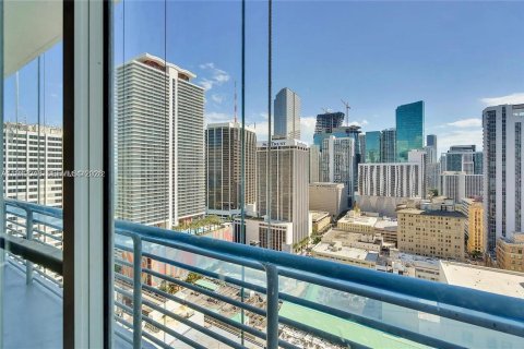 Condo in Miami, Florida, 2 bedrooms № 2000059 - photo 18