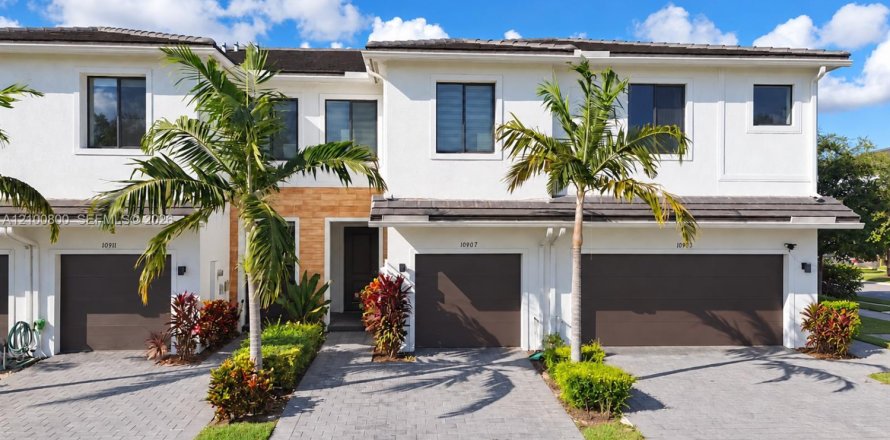 Touwnhouse à Homestead, Floride 3 chambres, 142.14 m2 № 2406165