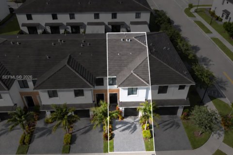 Touwnhouse à vendre à Homestead, Floride: 3 chambres, 142.14 m2 № 2406165 - photo 4