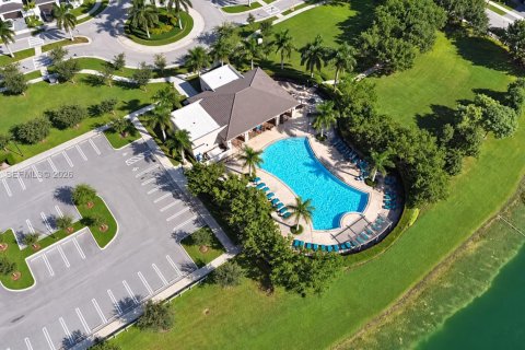 Touwnhouse à vendre à Homestead, Floride: 3 chambres, 142.14 m2 № 2406165 - photo 3