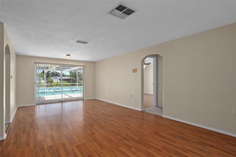Casa en alquiler en Port Richey, Florida, 2 dormitorios, 133.97 m2 № 1919150 - foto 7