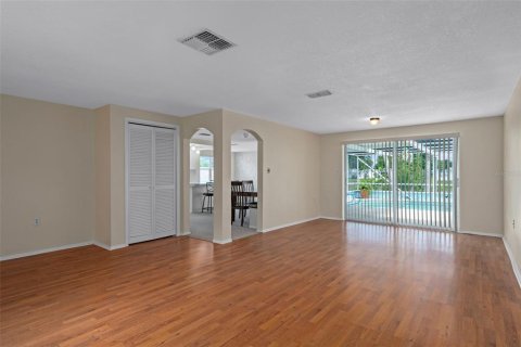 Casa en alquiler en Port Richey, Florida, 2 dormitorios, 133.97 m2 № 1919150 - foto 8