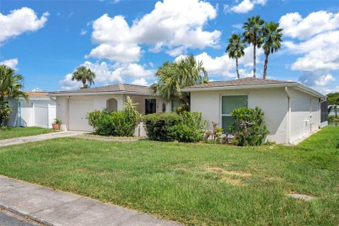 Casa en alquiler en Port Richey, Florida, 2 dormitorios, 133.97 m2 № 1919150 - foto 1