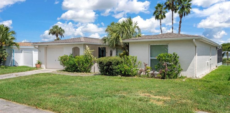 Casa en Port Richey, Florida 2 dormitorios, 133.97 m2 № 1919150