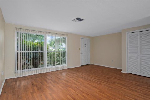 Casa en alquiler en Port Richey, Florida, 2 dormitorios, 133.97 m2 № 1919150 - foto 9