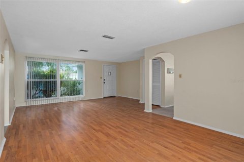 Casa en alquiler en Port Richey, Florida, 2 dormitorios, 133.97 m2 № 1919150 - foto 13