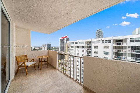 Condominio en venta en Hallandale Beach, Florida, 1 dormitorio, 120.77 m2 № 2035788 - foto 14