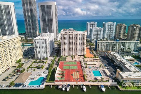 Condominio en venta en Hallandale Beach, Florida, 1 dormitorio, 120.77 m2 № 2035788 - foto 30