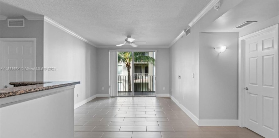 Condominio en Miami, Florida, 2 dormitorios № 1932458
