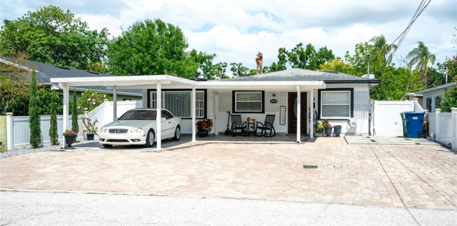 Villa ou maison à Tampa, Floride 3 chambres, 107.02 m2 № 2099554