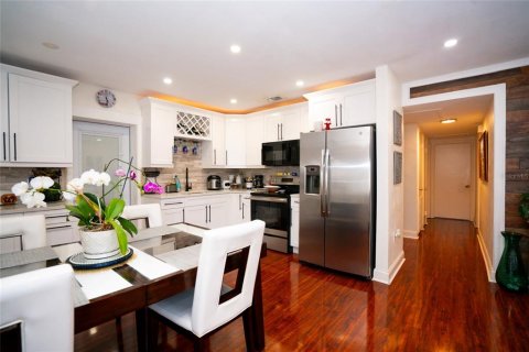 Villa ou maison à vendre à Tampa, Floride: 3 chambres, 107.02 m2 № 2099554 - photo 8