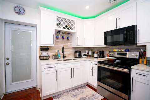 Villa ou maison à vendre à Tampa, Floride: 3 chambres, 107.02 m2 № 2099554 - photo 10