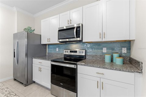 Townhouse in New Smyrna Beach, Florida 3 bedrooms, 149.94 sq.m. № 2155773 - photo 15