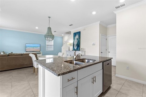 Townhouse in New Smyrna Beach, Florida 3 bedrooms, 149.94 sq.m. № 2155773 - photo 11