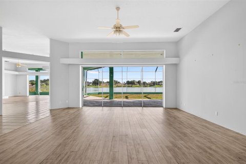 House in Riverview, Florida 4 bedrooms, 342.25 sq.m. № 2151846 - photo 11