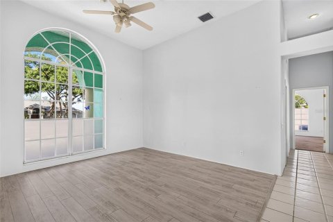 House in Riverview, Florida 4 bedrooms, 342.25 sq.m. № 2151846 - photo 18