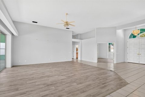 House in Riverview, Florida 4 bedrooms, 342.25 sq.m. № 2151846 - photo 14