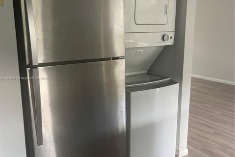 Снять в аренду таунхаус в Купер-Сити, Флорида 3 спальни, 120.96м2, № 1814477 - фото 4