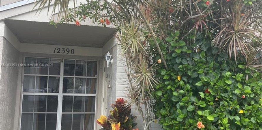 Таунхаус в Купер-Сити, Флорида 3 спальни, 120.96м2 № 1814477