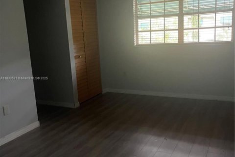 Снять в аренду таунхаус в Купер-Сити, Флорида 3 спальни, 120.96м2, № 1814477 - фото 11