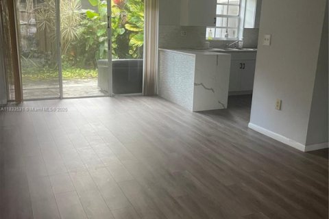 Снять в аренду таунхаус в Купер-Сити, Флорида 3 спальни, 120.96м2, № 1814477 - фото 6