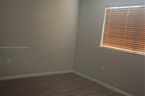 Снять в аренду таунхаус в Купер-Сити, Флорида 3 спальни, 120.96м2, № 1814477 - фото 9